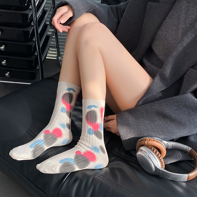 Les chaussettes à pois tie-dye