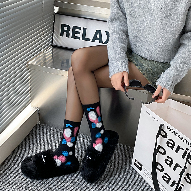 Les chaussettes à pois tie-dye