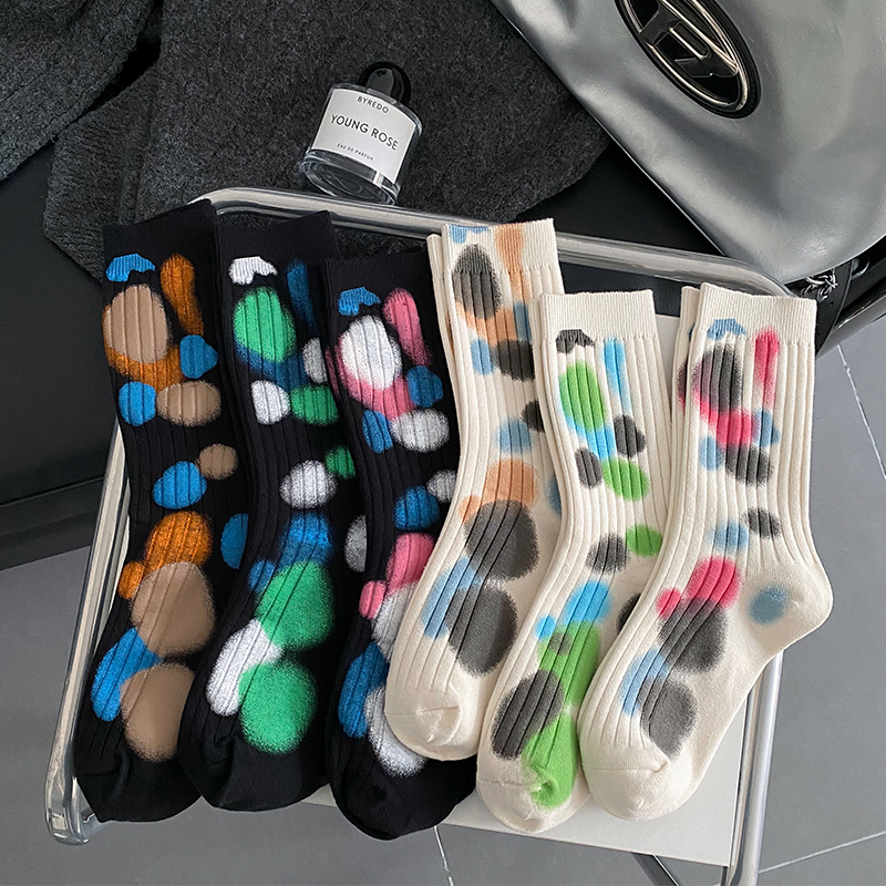 Les chaussettes à pois tie-dye