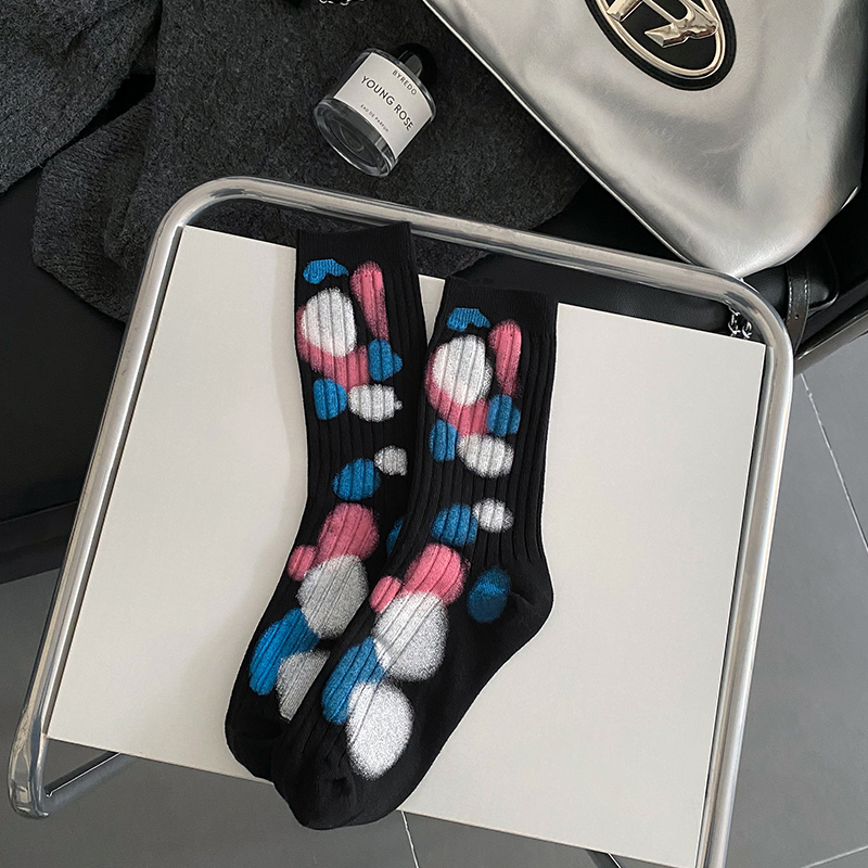 Les chaussettes à pois tie-dye
