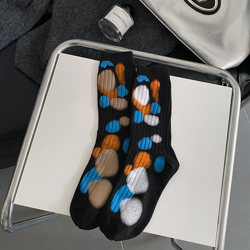 Les chaussettes à pois tie-dye