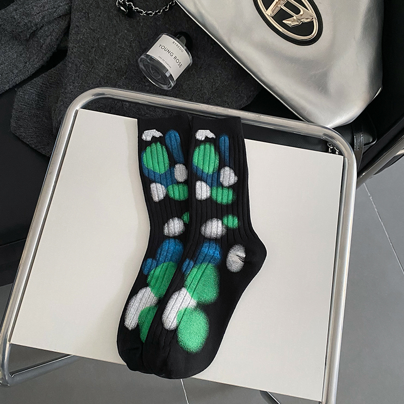 Les chaussettes à pois tie-dye