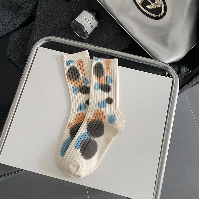 Les chaussettes à pois tie-dye