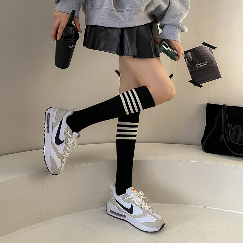 Chaussettes hautes femme rayées
